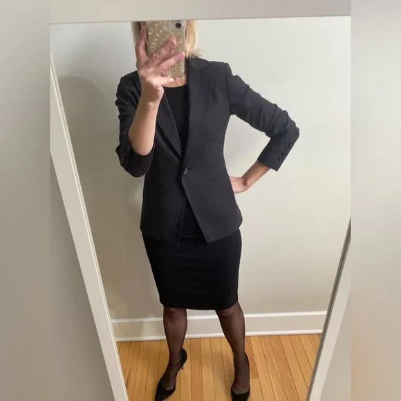 Black Teenflo Fine Wool Blazer in EUC - Picture 4 of 10